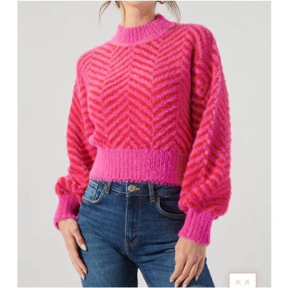 Sugar + Lips Women's Chevron Fuzzy Cropped Mock Neck Sweater Pink Size Small - Picture 1 of 11